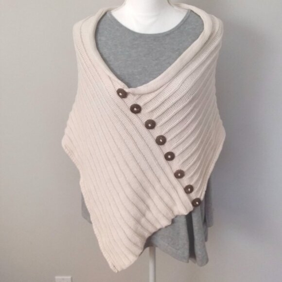 Pure & Co. ♡ Hand-knit White Shawl with Coconut Buttons - Picture 1 of 7